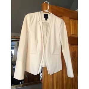 FOREVER 21. White form fitting blazer!